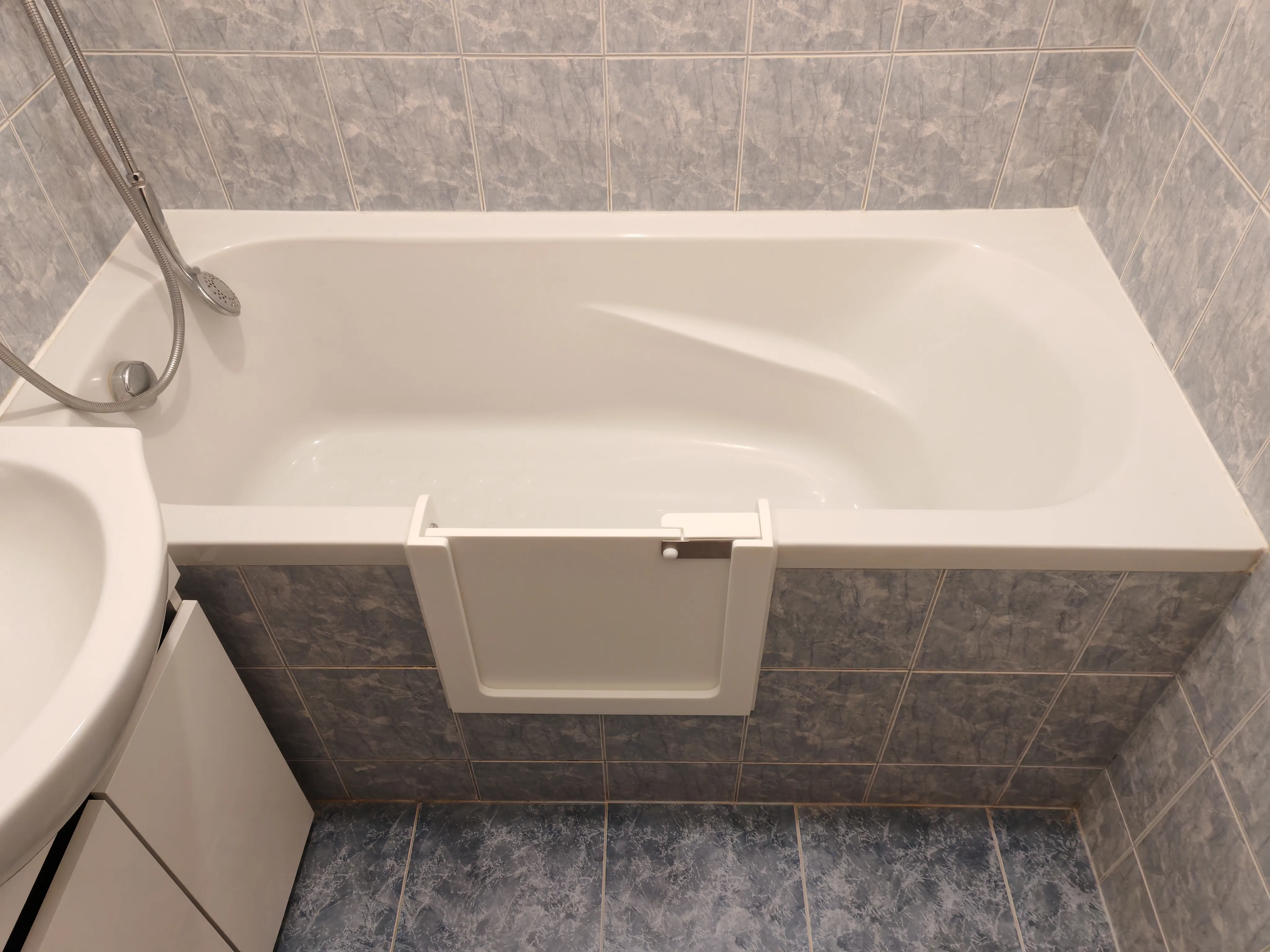 Akrylátové vany - instalace 1